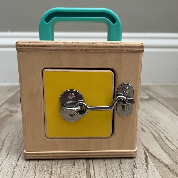 Lovevery The Lockbox - Picture 1 of 8